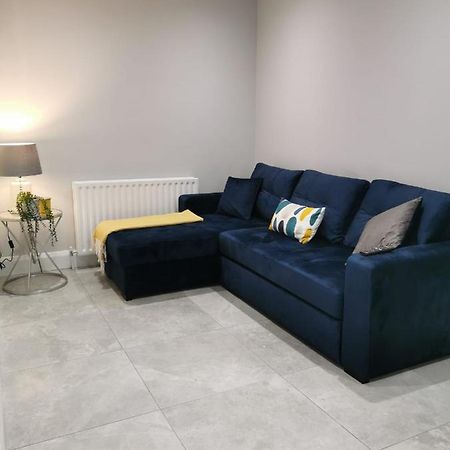 Modern 3-Bed Apartment In Magherafelt Sleeps 8 エクステリア 写真