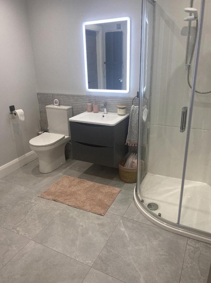Modern 3-Bed Apartment In Magherafelt Sleeps 8 エクステリア 写真