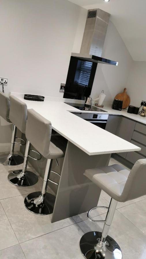 Modern 3-Bed Apartment In Magherafelt Sleeps 8 エクステリア 写真