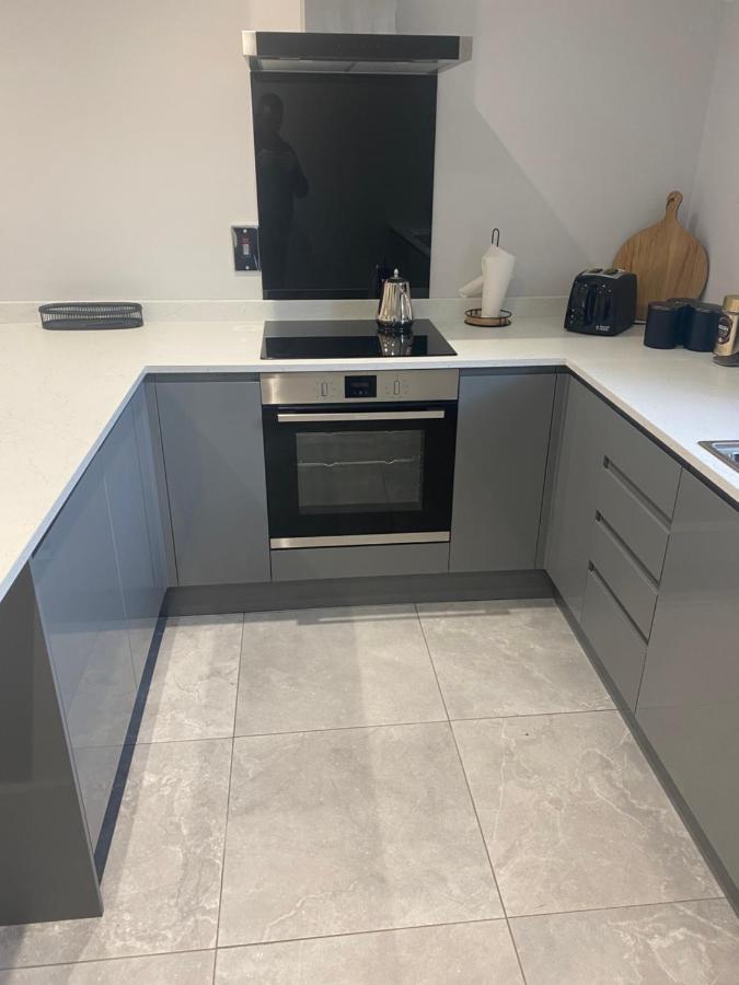 Modern 3-Bed Apartment In Magherafelt Sleeps 8 エクステリア 写真