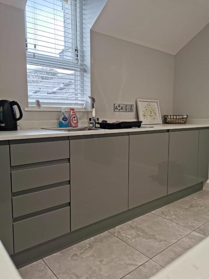 Modern 3-Bed Apartment In Magherafelt Sleeps 8 エクステリア 写真