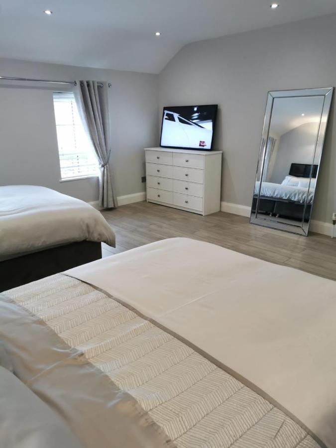Modern 3-Bed Apartment In Magherafelt Sleeps 8 エクステリア 写真
