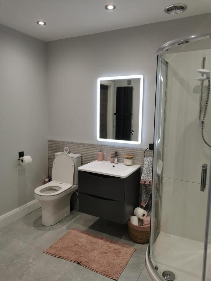 Modern 3-Bed Apartment In Magherafelt Sleeps 8 エクステリア 写真