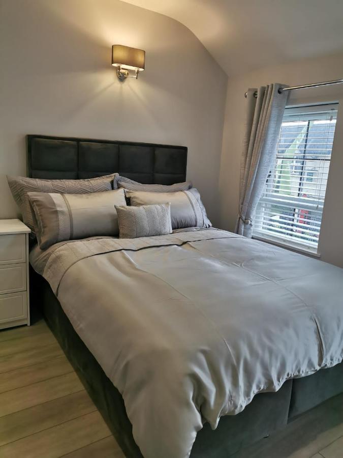 Modern 3-Bed Apartment In Magherafelt Sleeps 8 エクステリア 写真