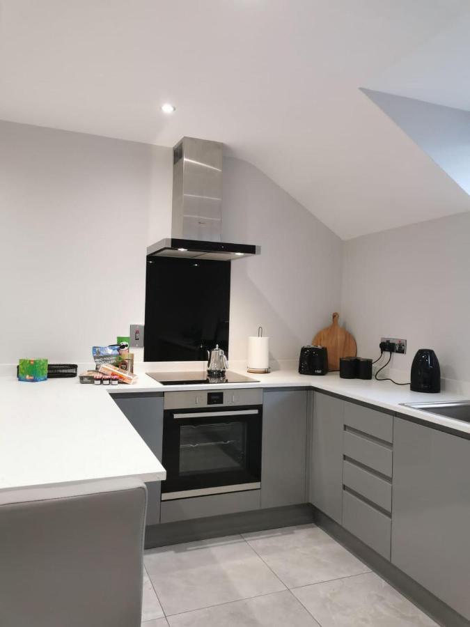 Modern 3-Bed Apartment In Magherafelt Sleeps 8 エクステリア 写真