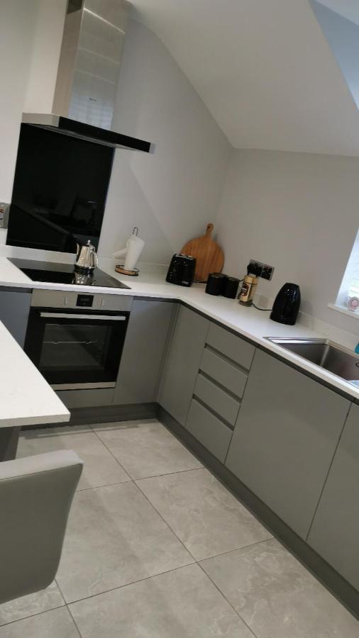 Modern 3-Bed Apartment In Magherafelt Sleeps 8 エクステリア 写真